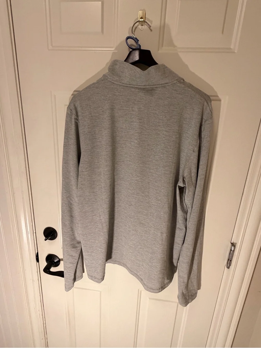 ALO Yoga light gray